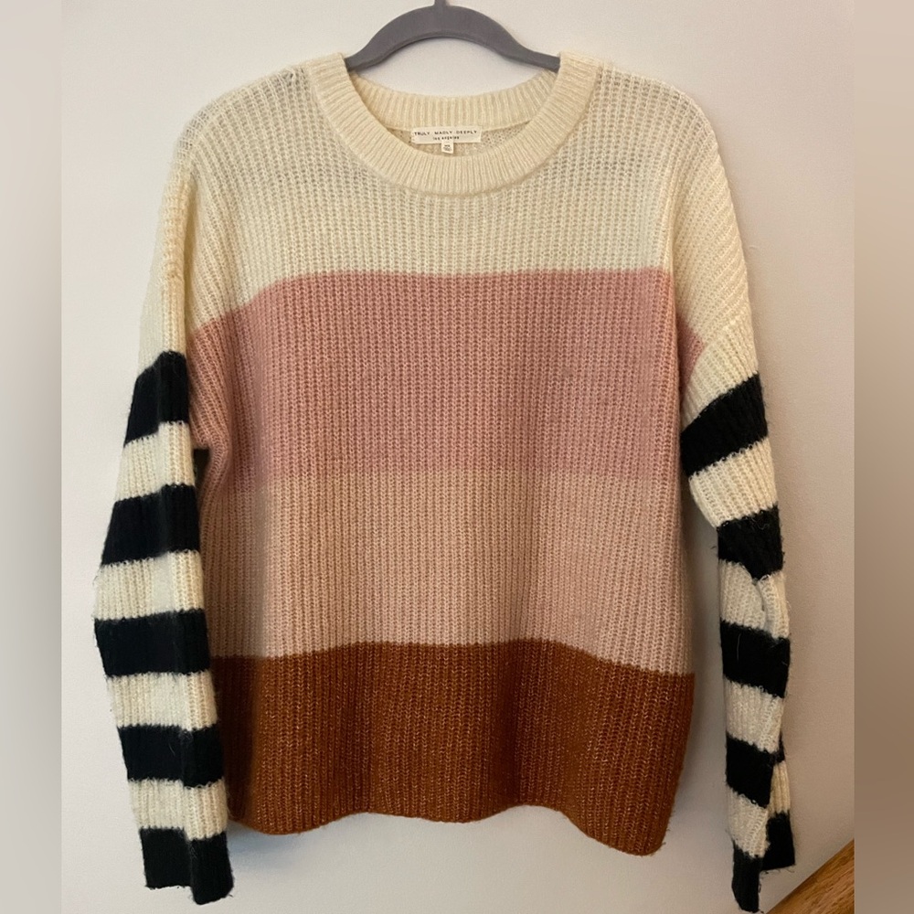 Cute multi colored crewneck sweater.